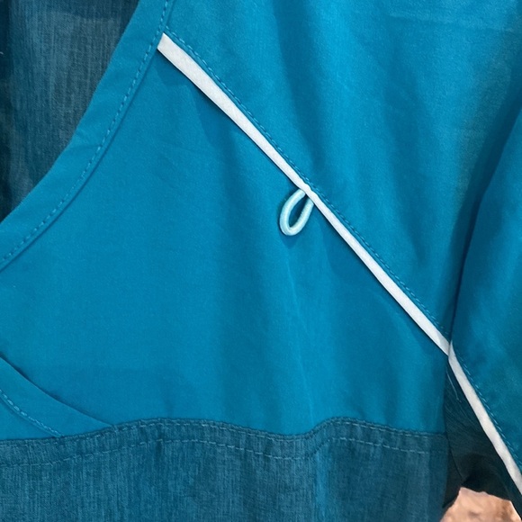 Scrubletics Tops - Picture 4 of 7